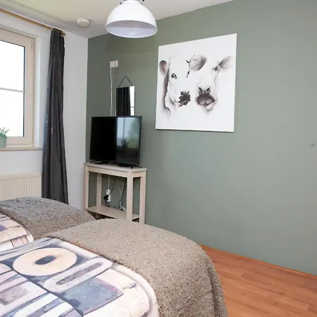 بيت للعطل De Genderense Hoeve *