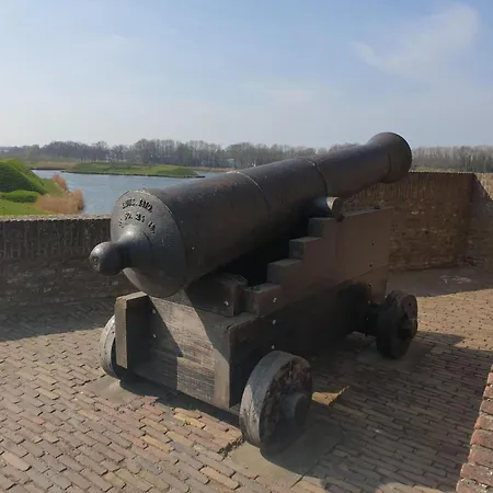 De Genderense Hoeve 펜션 Genderen