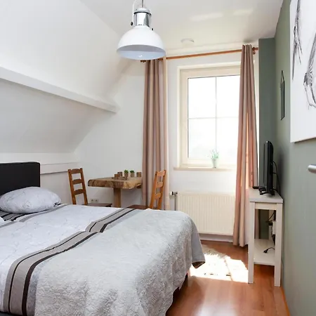 De Genderense Hoeve 펜션 Genderen